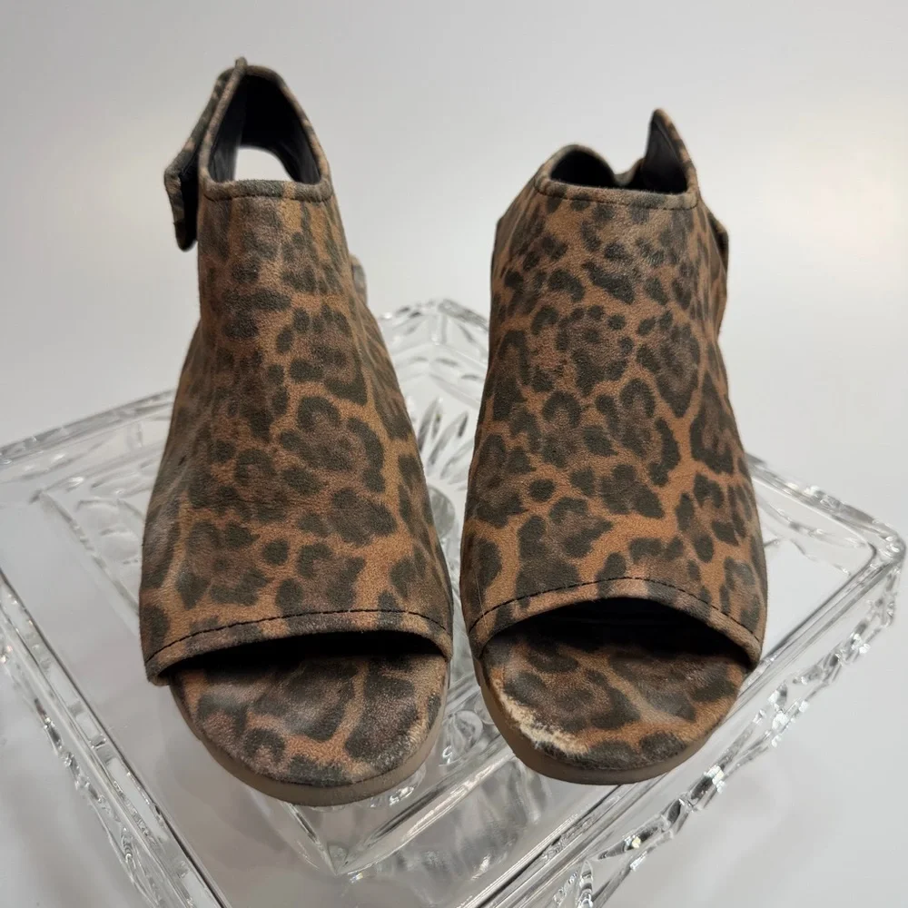 Nurture Mighen leopard sling back fabric wedge- size 7